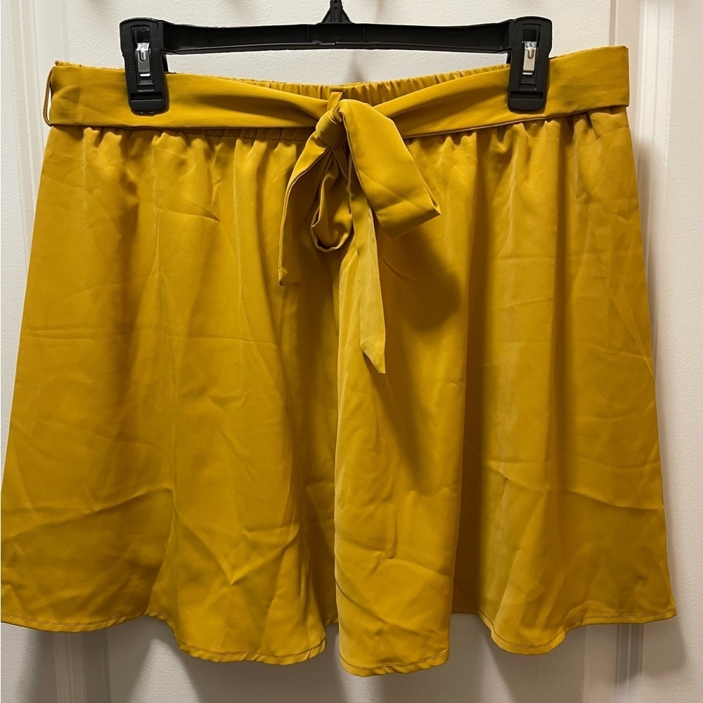 NWOT. 2-Piece Set. Crop Cami Top & Tie Front Skater Skirt. Size 12. - Picture 7 of 8